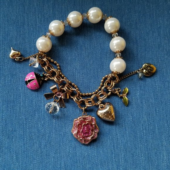 🌹🐞Betsey Johnson Pink Rose Flower Ladybug Charm Bracelet - NWOT🐞🌹 - Picture 1 of 5